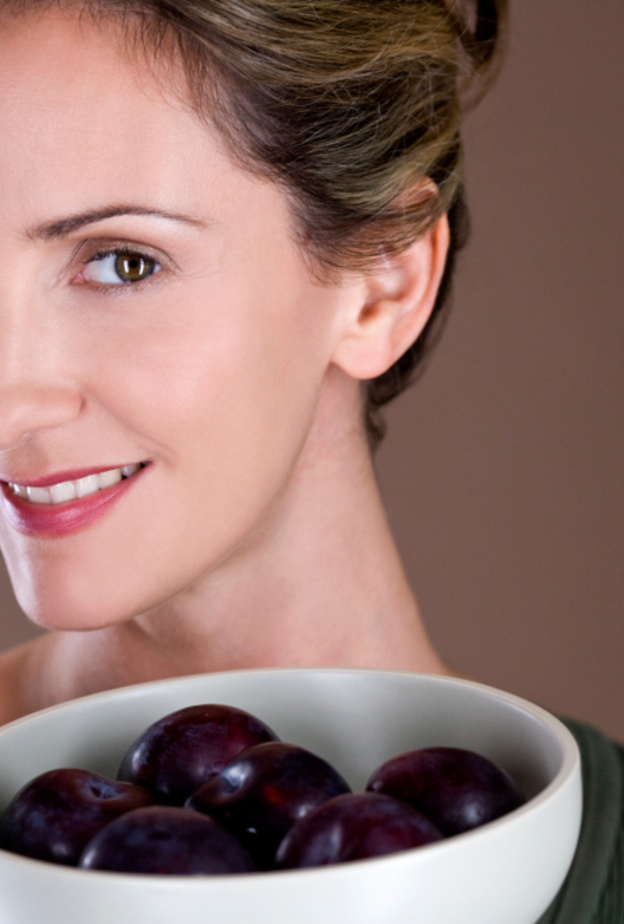 فائدة مهمة في البرقوق تدفعك لتناوله دوماً