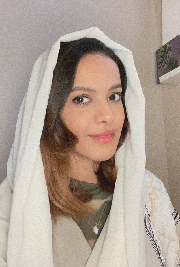 رسامة الأزياء مريم العمودي