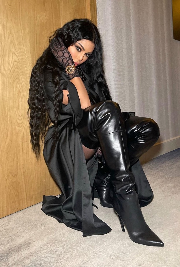 ساعة النجمة هيفاء وهبي