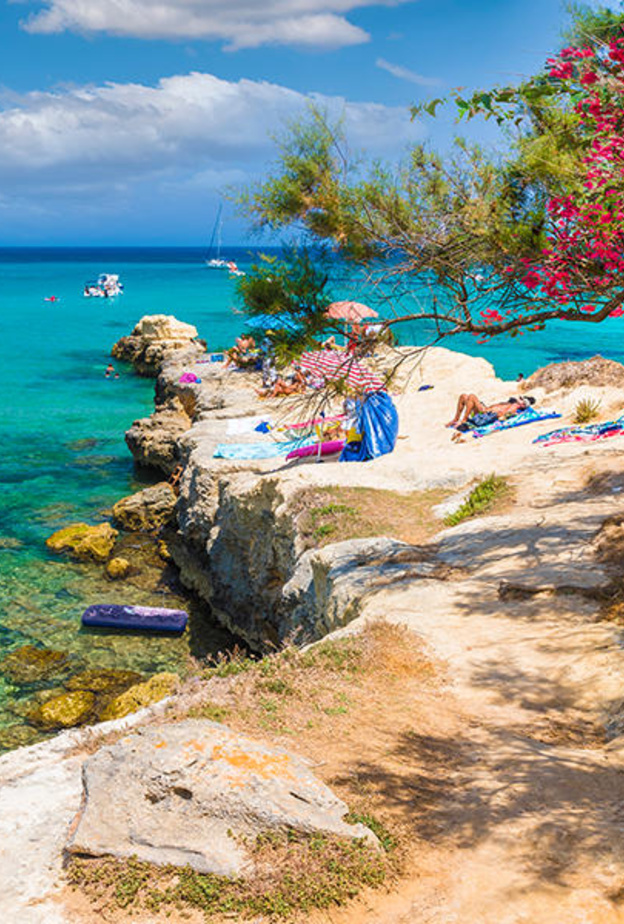 شاطئ بايا دي تورتشيBaia Dei Turchi، بوليا