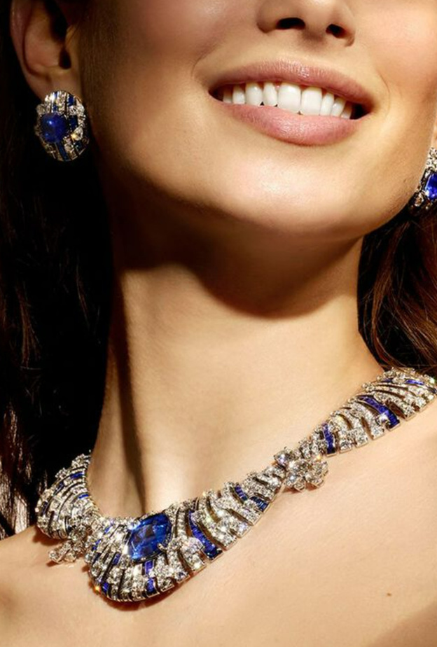 طقم Sapphire Petal المرصع بالألماس والياقوت من بولغاري Bvlgari