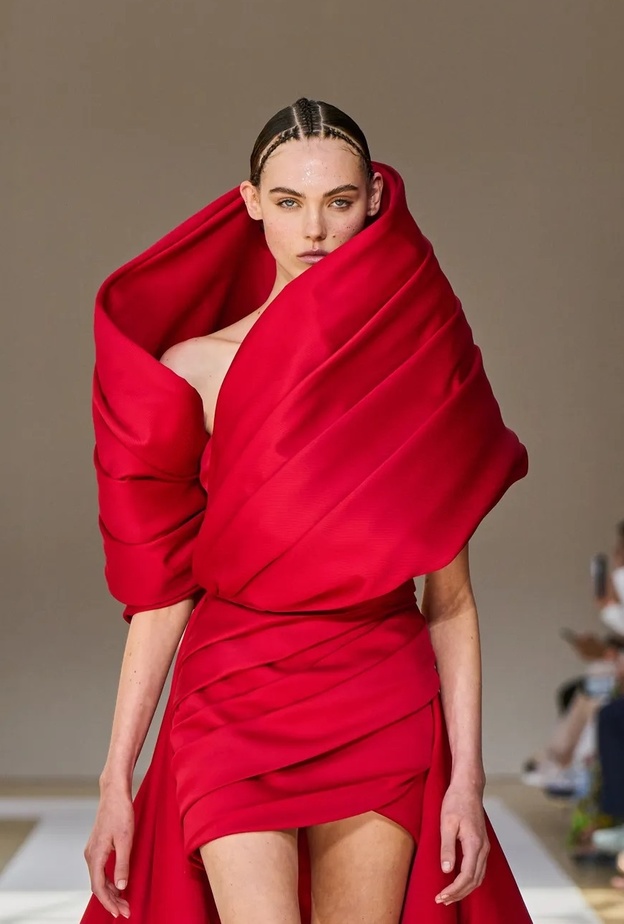 عروس رأس السنة@eliesaab