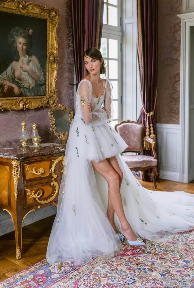 فساتين زفاف بأكمام طويلة@moniquelhuillier