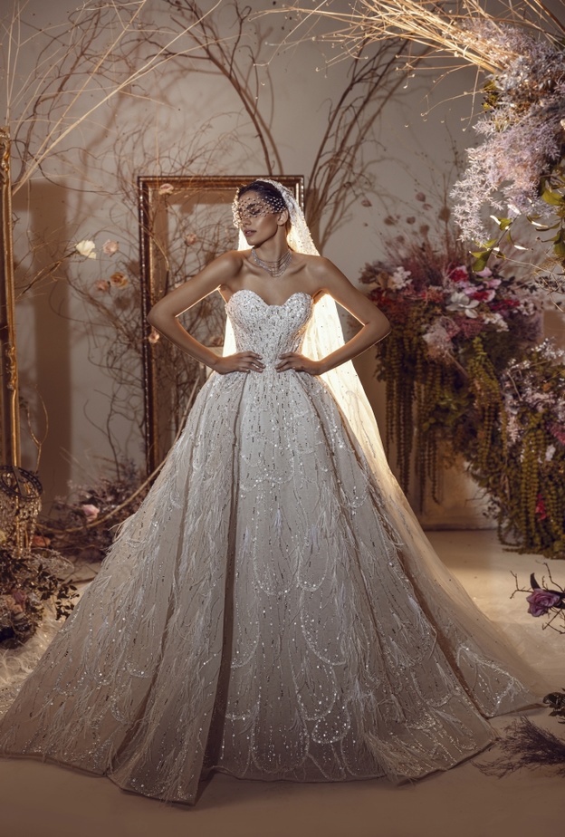 قصة مميزة عند الأكتاف لعروس ريم قشمر