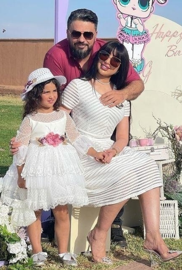 محمد الترك مع دنيا بطمة وابنتهما قبل الطلاق