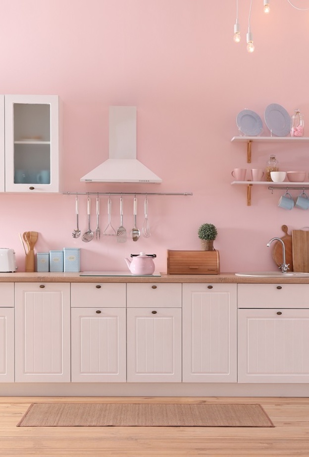 مطبخ بجدران ظل أحمر الخدود الوردي