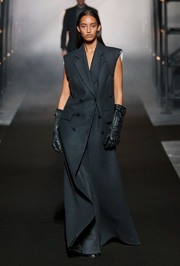 7 منصات عرض تميّزت فيها الإطلالات الكلاسيكية لخريف وشتاء 2022