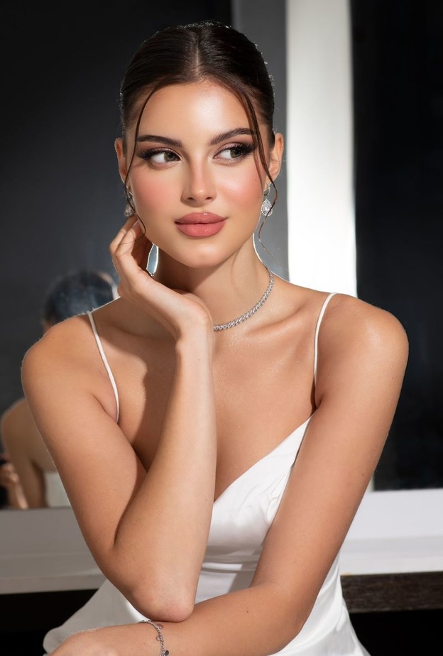 من مكياج خبيرة التجميل ريم العمري