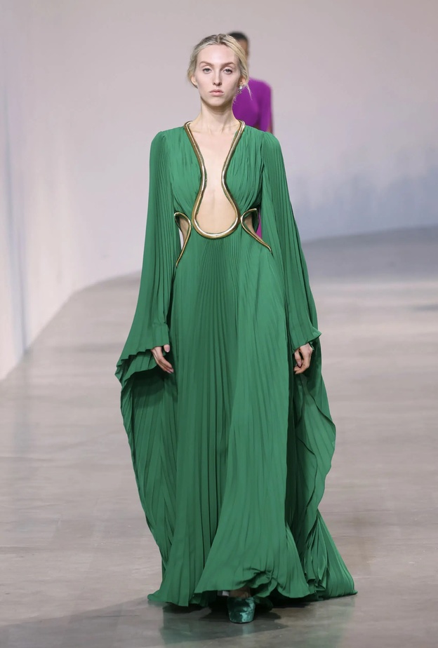 موديلات فساتين خطوبة عصرية بألوان العلم الاماراتي