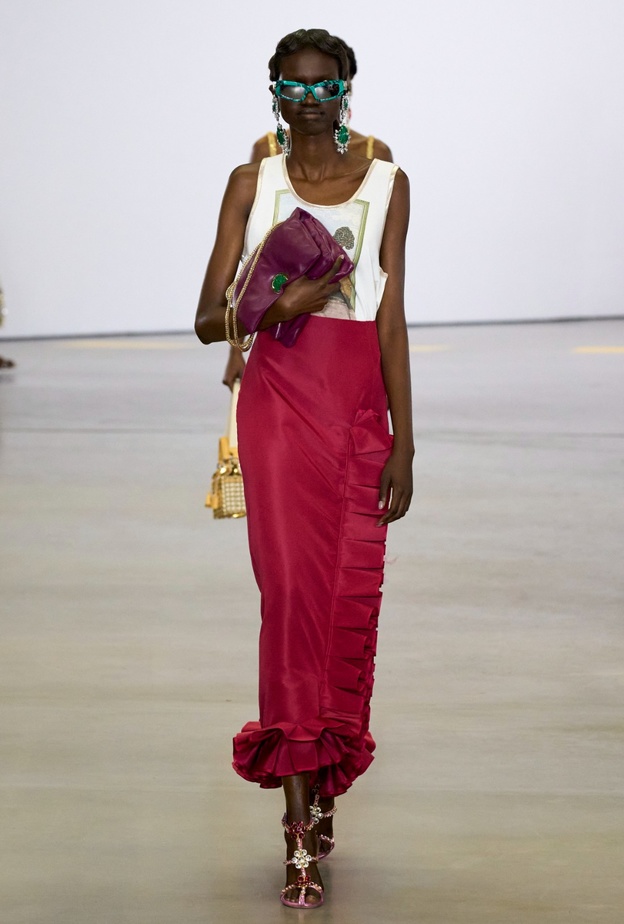  Viva Magenta... لون بانتون الجديد لعام 2023 جريء ونابض بالتفاؤل