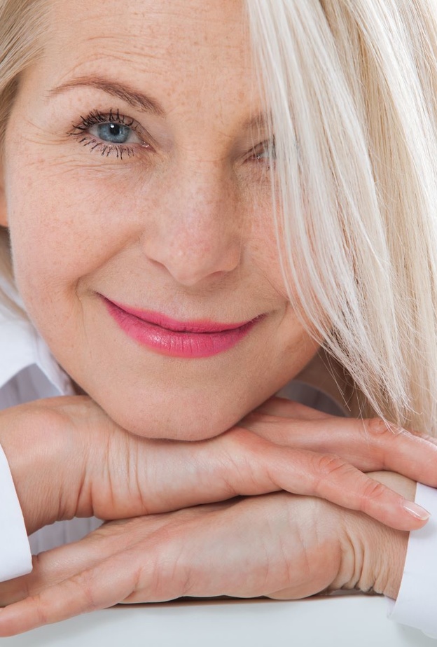 نفسياً .. كيف تتعامل المرأة مع مرحلة سن الأمل؟