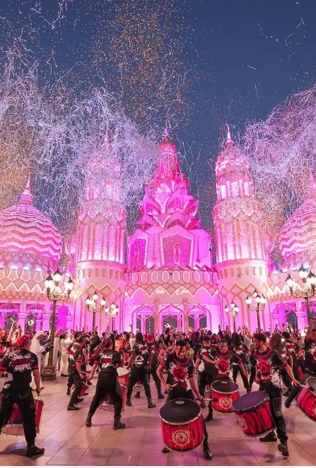 هذا ما ينتظركم في القرية العالمية في دبي.. إليكم أجمل تجارب ترفيهية فيها