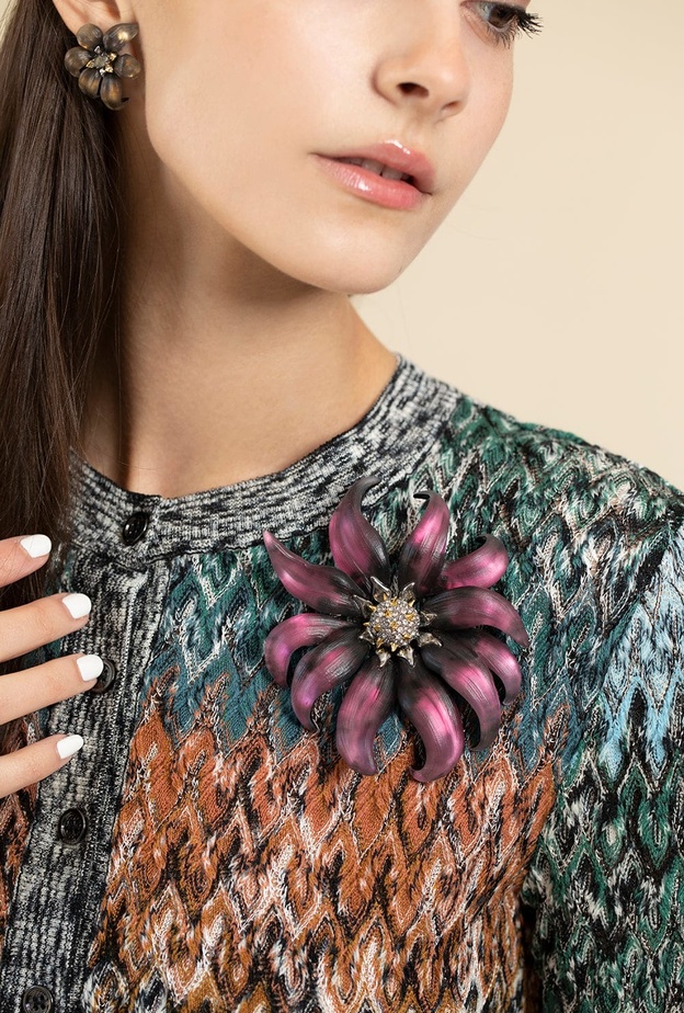 بروش Magenta Burnt Fleur Flower من ALEXIS BITTAR
