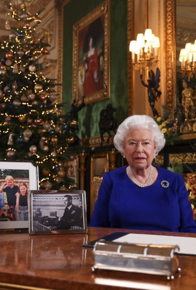 الملكة إليزابيث الثانية ترتدي بروش الأمير ألبرت في عام 2019