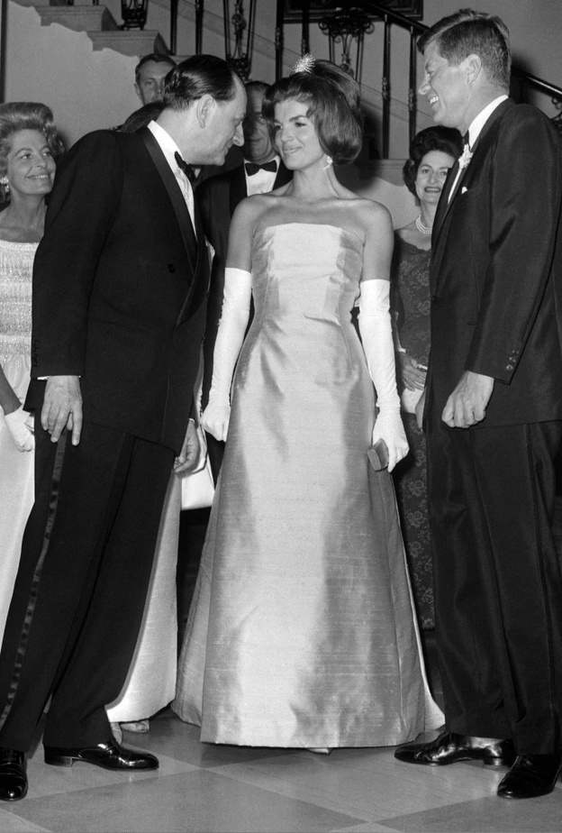 جاكي كينيدي أيقونة حيّة في عالم الموضة والأزياء