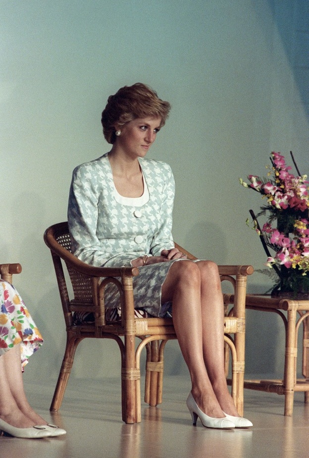 لماذا طلبت العائلة المالكة البريطانية من الأميرة ديانا عدم ارتداء الكعب العالي؟