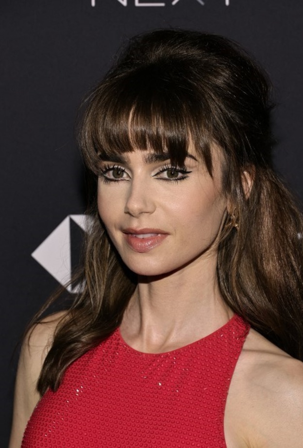 إطلالات مكياج وتسريحات شعر لا تنتهي موضتها اعتمدتها ليلي كولينز في عام 2022