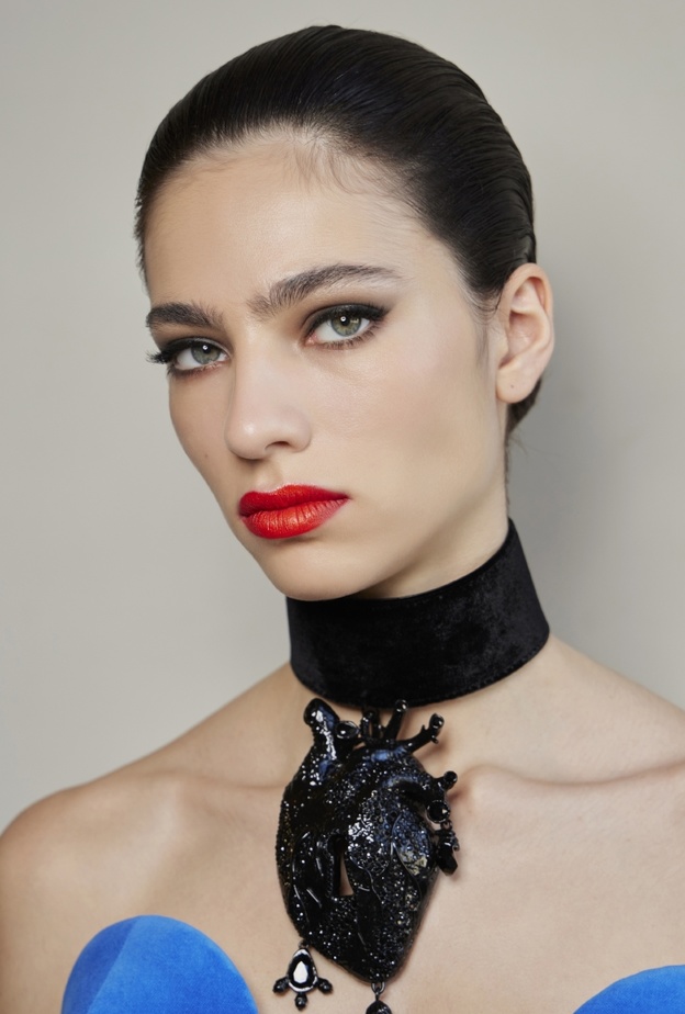 اختاري 10 مستحضرات أساسية للصبايا في مناسبات نهاية العام