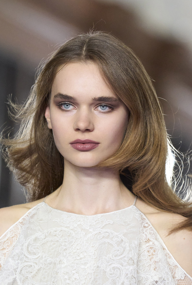 أفضل طرق إزالة المكياج وأهم فوائدها على البشرة