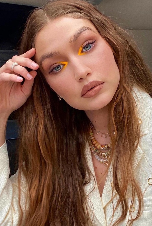 إطلالات جمالية لـجيجي حديد عصرية عام 2022