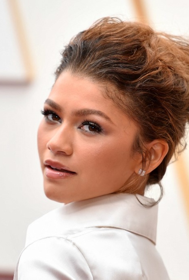  إطلالات زيندايا الجمالية عام 2022 بصيحات شبابية