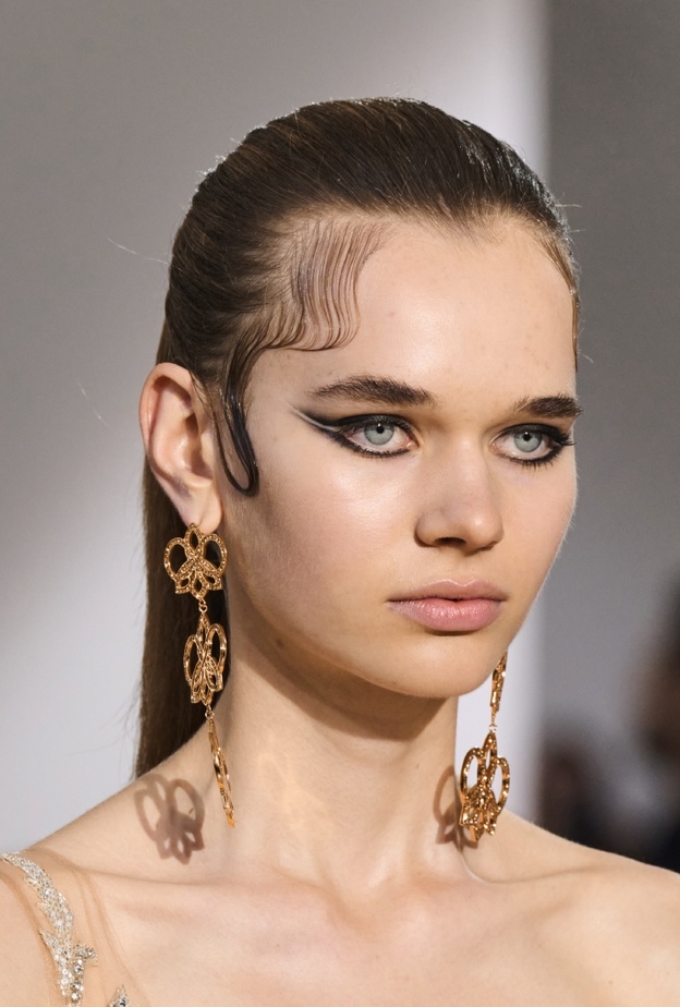 صيحة الآيشادو الاسود تحت العينين من وحي Georges Hobeika