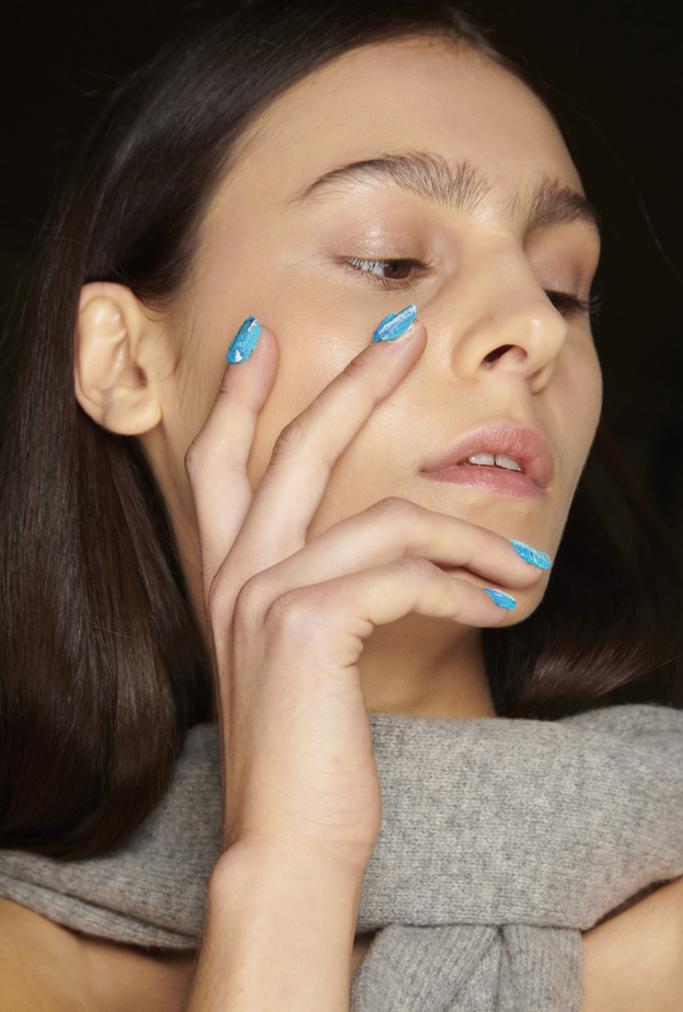 أهم أسباب تشقق بشرة اليدين والأكزيما وطرق علاجها تجميلياً