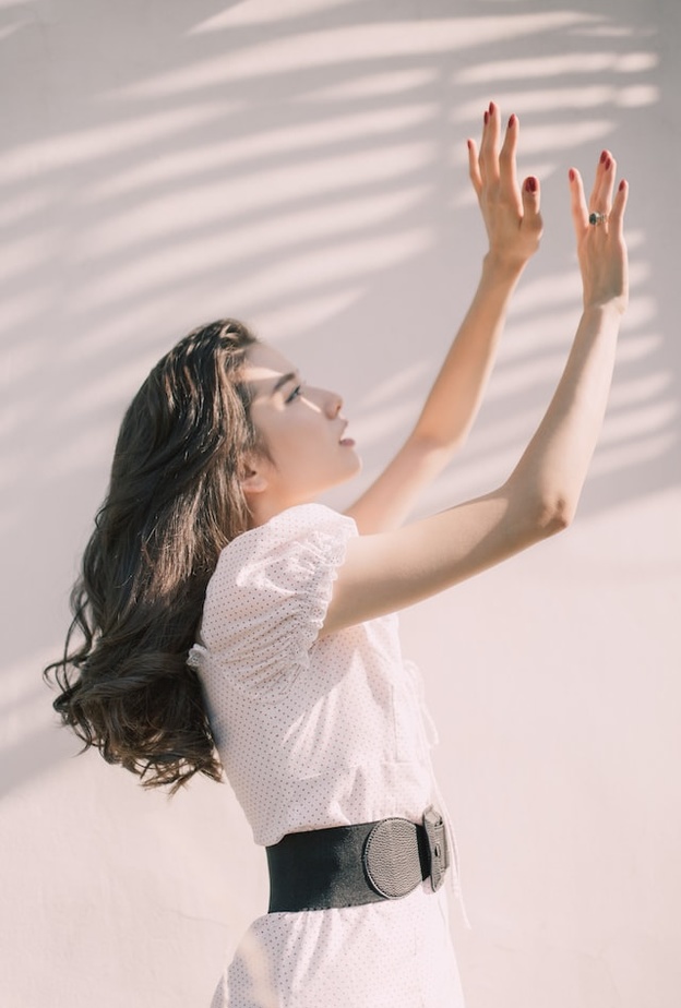 طرق فعالة ومجربة لشد ترهلات الذراعين طبيعياً