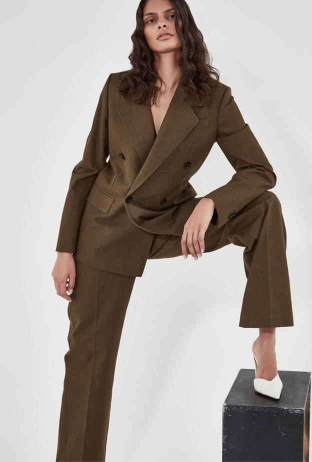 جلسة تصويرية خاصة بـــ "هي" ودار BOTTEGA VENETA تحت عنوان رقيّ كل يوم