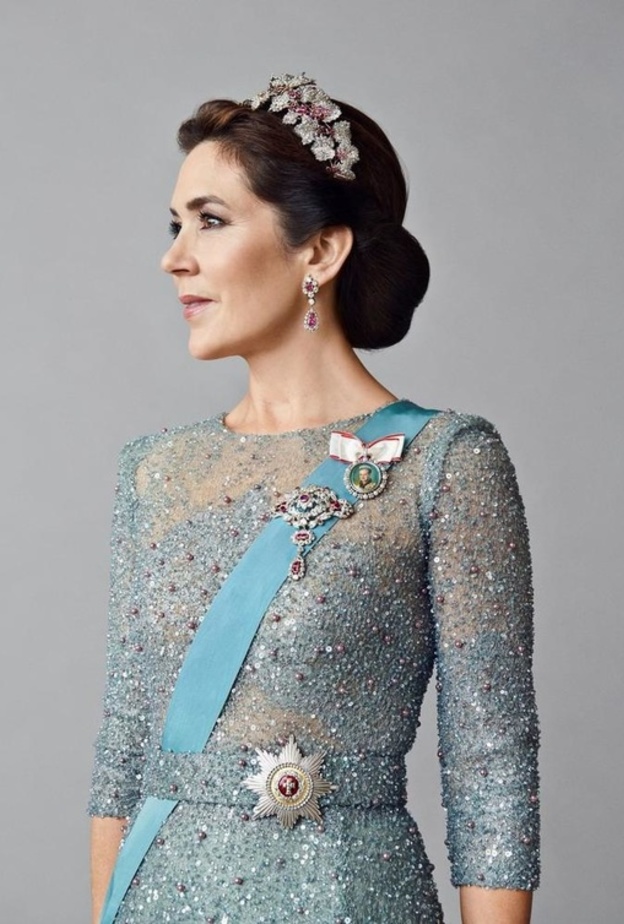 تيجان أيقونية تألقت بها الأميرات والملكات في 2022