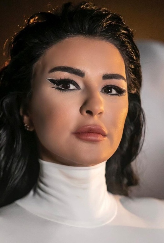 رسمات مكياج عيون بارزة تصدرت إطلالات النجمات العرب في حصاد 2022