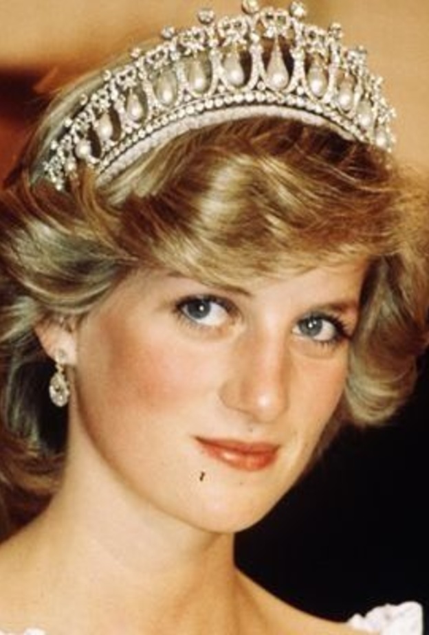 هل ترتدي كاميلا باركر تاج الأميرة ديانا المفضل في حفل تتويجها على عرش بريطانيا؟