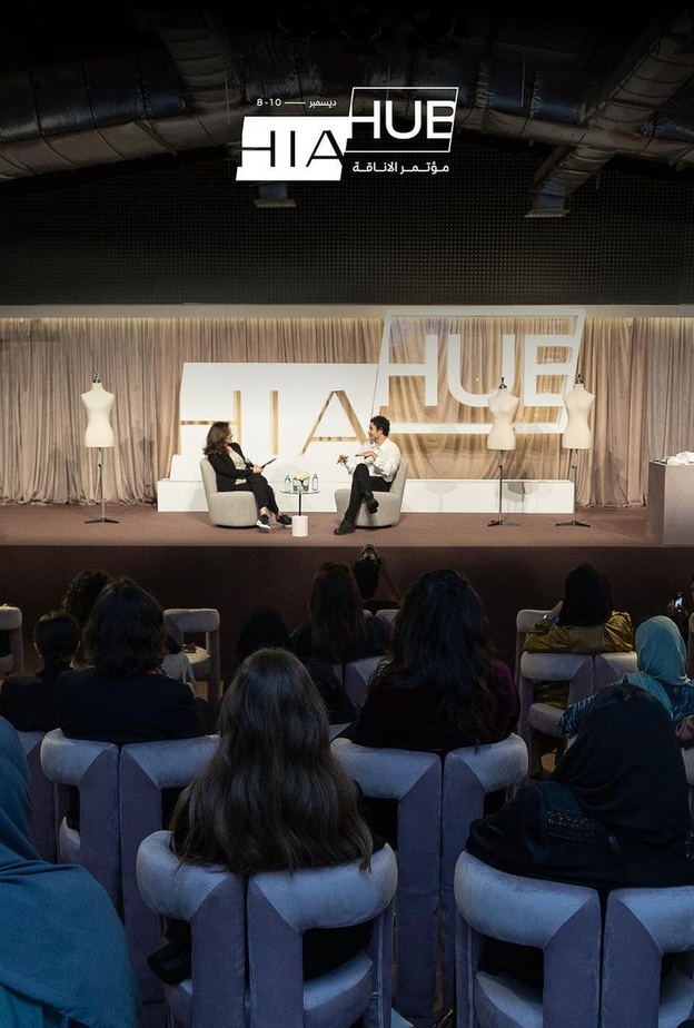 أشهر المصممين ومنسقي الأزياء يكشفون أسرارهم في "هي هب"