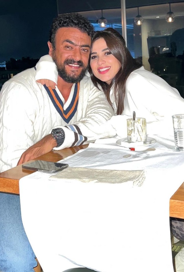 ياسمين عبد العزيز وأحمد العوضي