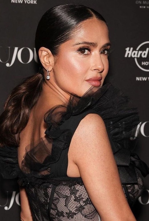 قواعد جمالية لا تتخلى عنها سلمى حايك في مختلف اطلالاتها ..اتبعي خطاها