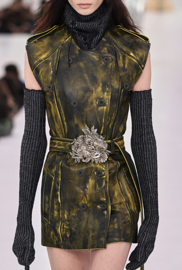 قفازات طويلة باللون الرمادي من أكني ستوديوز Acne studios