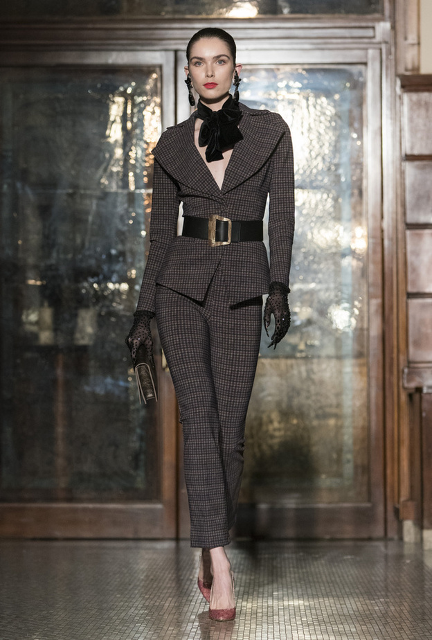 تعرفي على أبرز موديلات الأحزمة الرائجة لهذا الخريف..خطوات تنسيقية عصرية لإطلالة مميّزة