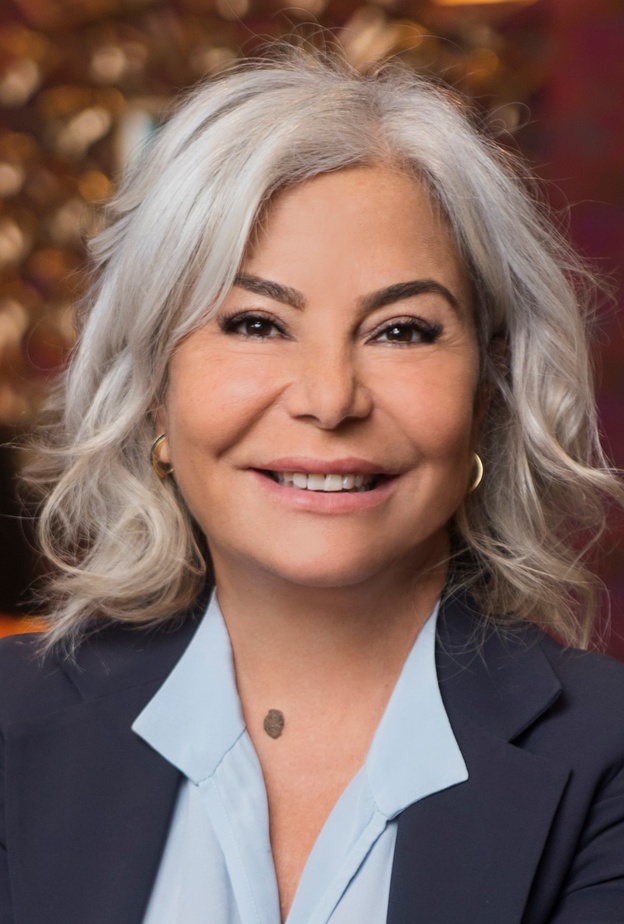 تفاصيل جائزة Unlock Her Future  لتمكين السيدات ودعم أفكارهن المبتكرة في جميع أنحاء العالم