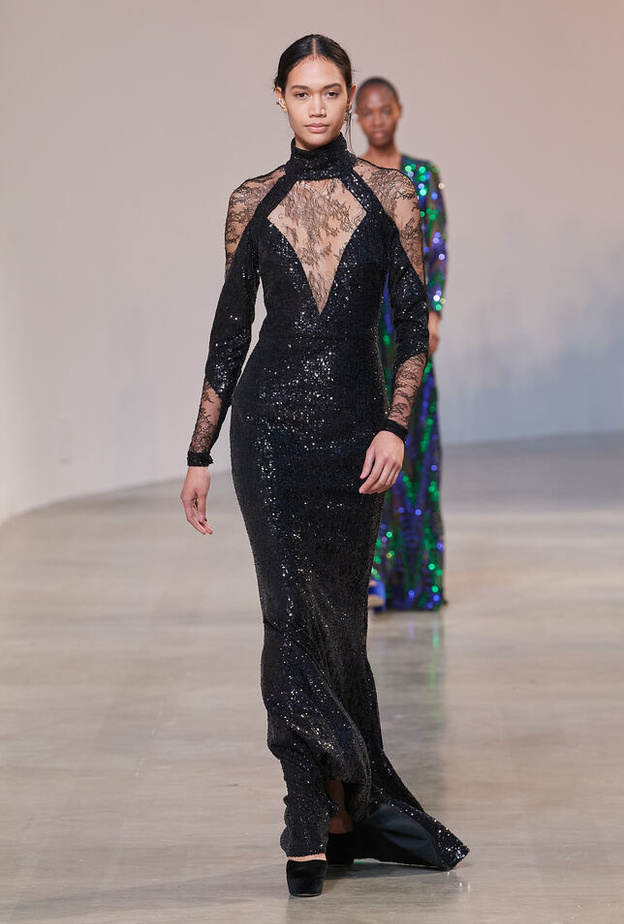 فستان طويل باللّون الأسود من Elie Saab