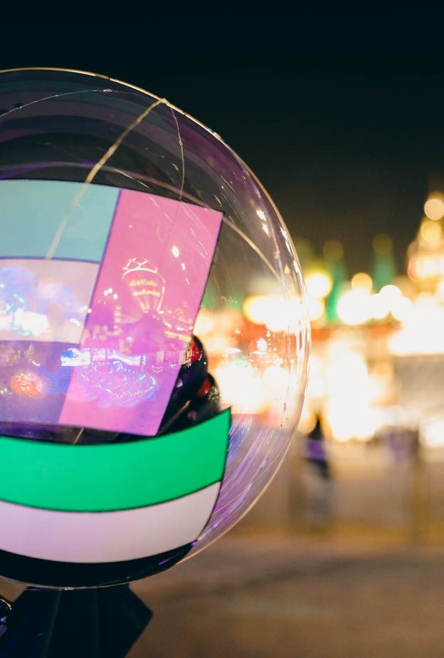 عروض مبهرة في احتفالات القرية العالمية بعيد الاتحاد الـ 51