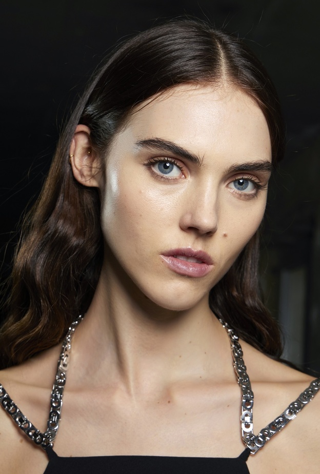 أفضل كريمات طبيعية لإزالة الهالات السوداء بوقت قصير