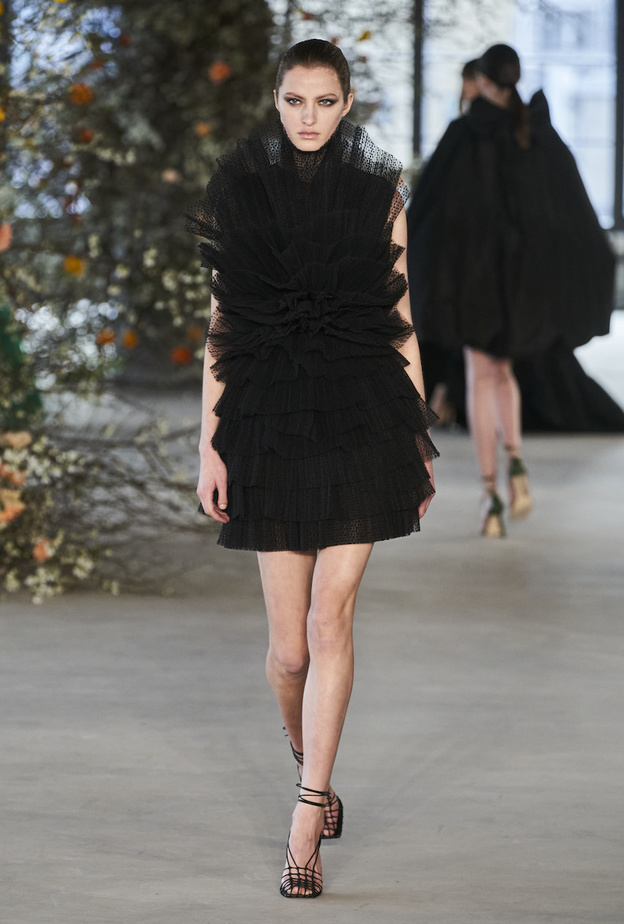 فساتين كشكش ناعمة تبرز جوانبك الأنثوية بأجمل الطرق 