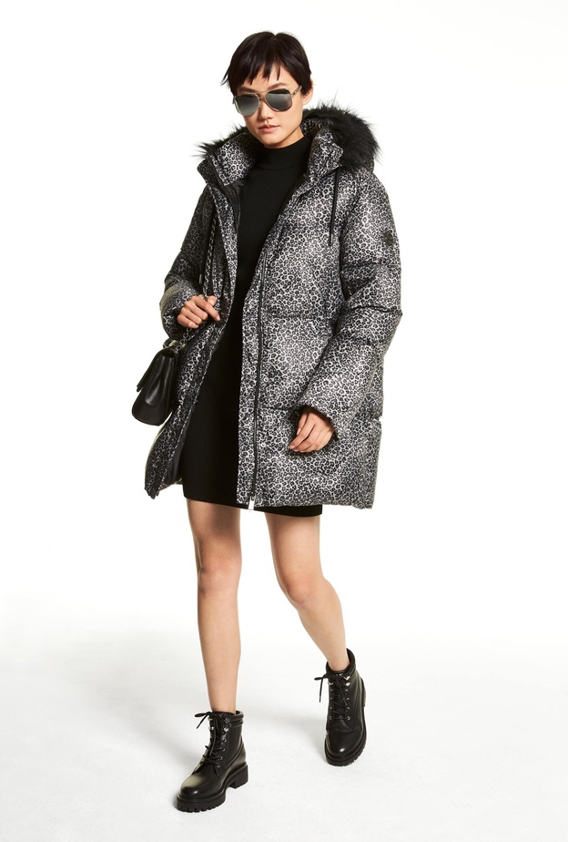 دور أزياء قدمت تصورًا غير متوقع للنقشات الحيوانية لشتاء 2023