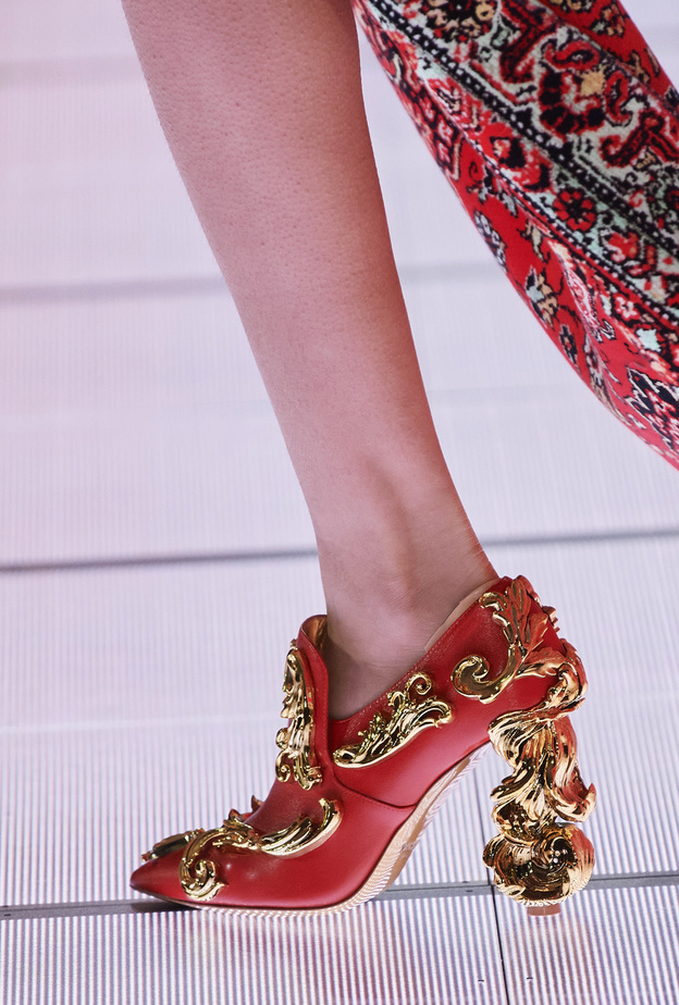 موديلات أحذية حمراء لاحتفالات رأس السنة 2023