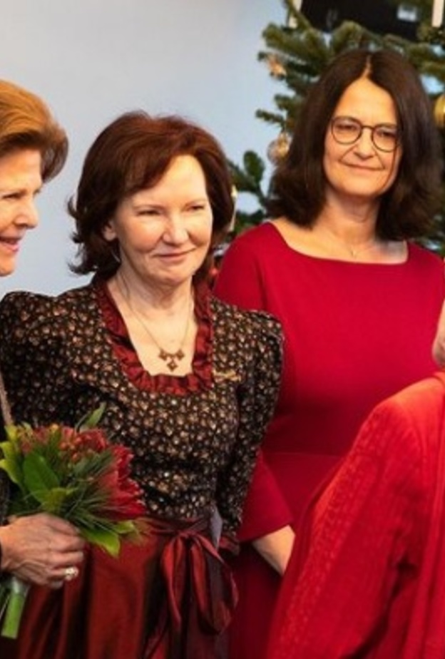 الملكة سيلفيا تبدأ احتفالات الميلاد مبكرا ورسالة مشتركة من وليام وهاري بهذه المناسبة