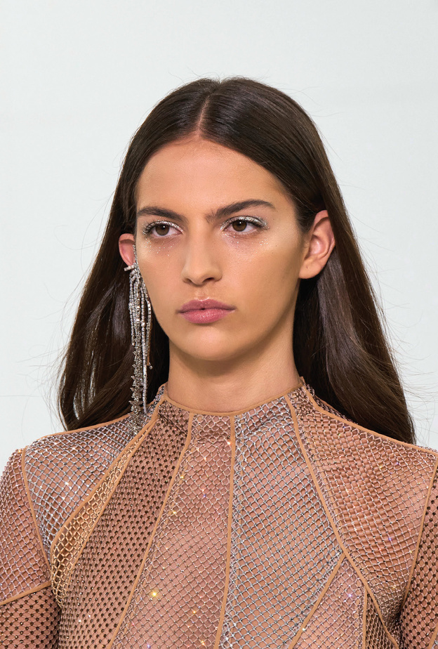 اطلالتك الجمالية فائضة بالترف في مناسبات نهاية العام