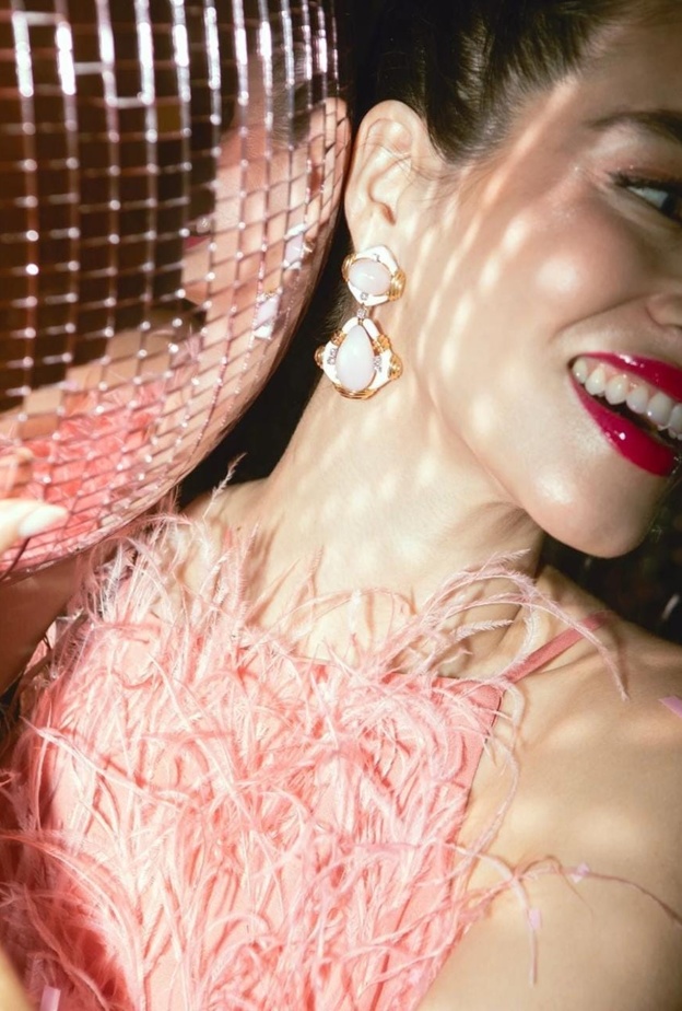 أقراط من تصميم دار DAVID WEBB من موقع MARISSA