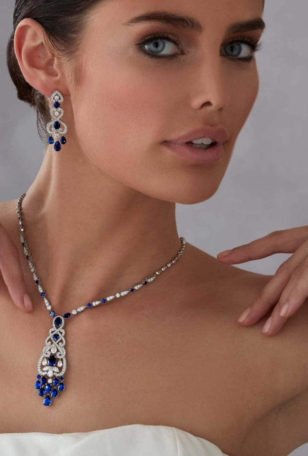 طقم Regal Cascade المرصع بالألماس والياقوت من غرارد Garrard