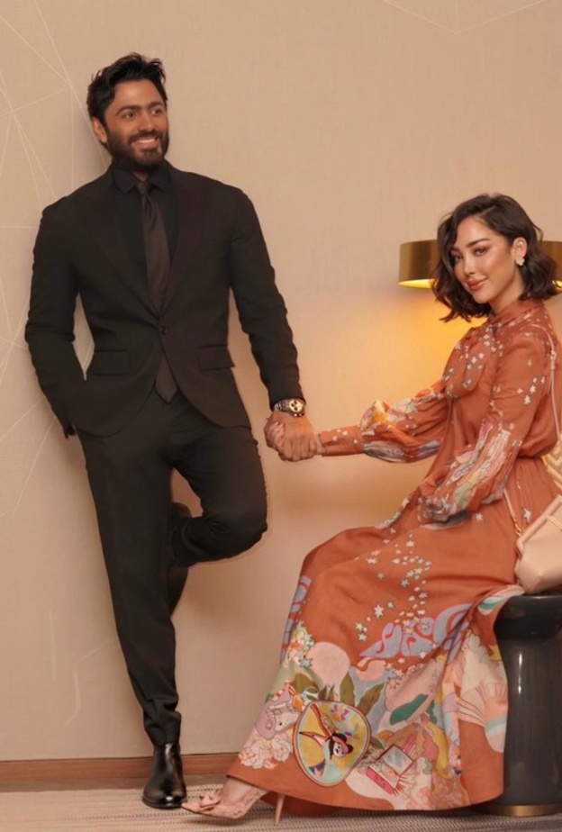 جولة على إطلالات زوجات النجوم العرب في حصاد 2022.. استوحي أسلوب أزيائهن