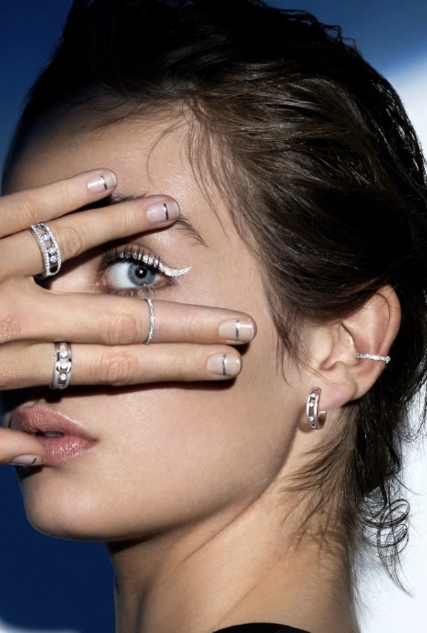 أقراط عصرية مرصّعة بالألماس مناسبة ليلة رأس السنة